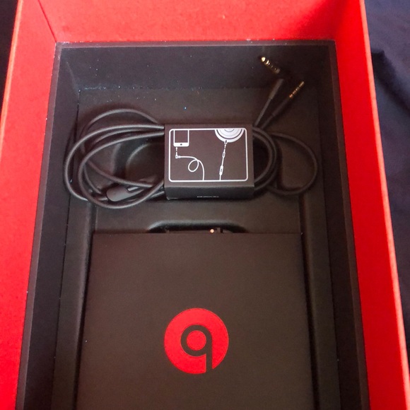 Best studio wireless headphones case - Picture 3 of 3